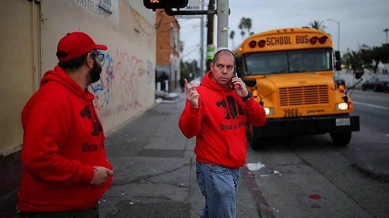 Citizens are tracking ICE in real time to warn migrants. Is that legal?
