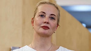 Yulia Navalnaya says foreign tests show her husband was poisoned