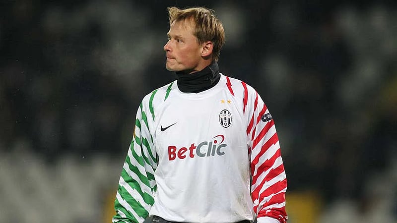 Former Austria goalkeeper Manninger dies at 48 after car hit by train
