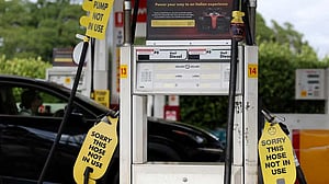 Stick to Easter travel, Australians told, though hundreds of petrol stations dry