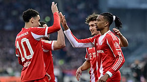 Five-star Bayern shatter league goal record to stretch lead at the top