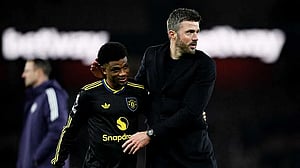 Carrick buoyed up by Mount's return to Manchester United as Champions League push resumes
