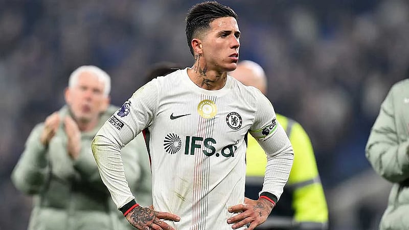 Chelsea drop Fernandez for two games for comments on his future