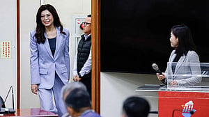 Taiwan opposition leader pledges reconciliation at memorial for founding father in China