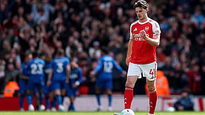 Man City smell blood but Arsenal must focus on 'monstrous' game, says Neville