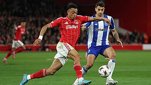 Forest edge 10-man Porto to secure Villa showdown