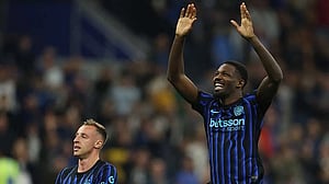 Inter edge closer to title with 3-0 win over Cagliari