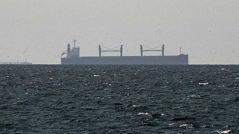 Experts warn that military action to reopen strait carries high risks and may not succeed