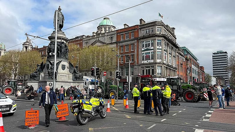 Irish police move to break blockade of oil refinery by protesters angry at fuel prices