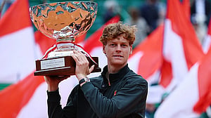 Sinner beats Alcaraz in Monte Carlo final to top rankings