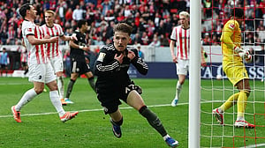 Bayern teenager Karl sidelined with thigh muscle tear
