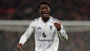 Mainoo signs new Man United deal until 2031