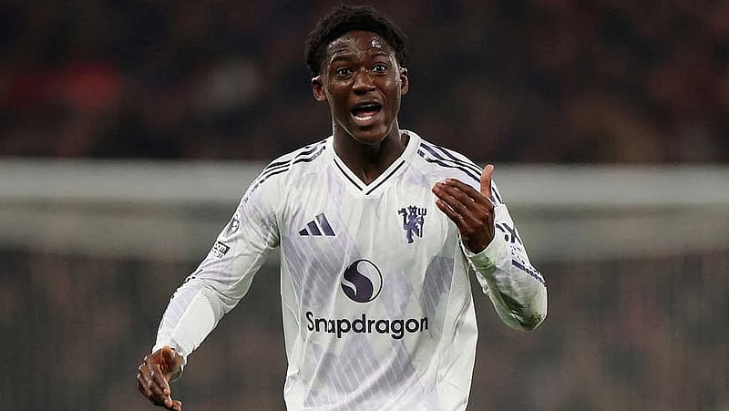 Mainoo signs new Man United deal until 2031