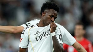 Real Madrid edge Alaves 2-1 to end winless run