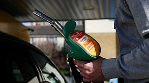 Oil prices extend gains as Trump sharpens rhetoric on Iran