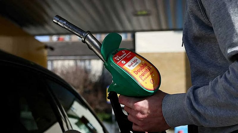 Oil prices extend gains as Trump sharpens rhetoric on Iran
