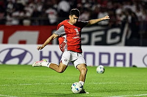 Brazilian Oscar retires at 34 with cardiac issues