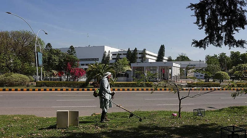 US, Iran leave door open to dialogue after tense Islamabad talks
