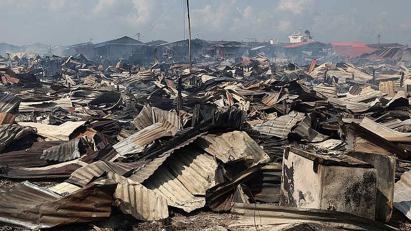 Massive fire ravages Sabah water village, leaving thousands homeless