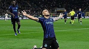 Thuram and Martinez star as Inter dismantle Roma 5-2