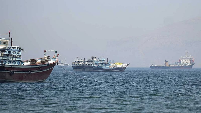 Trump holds talks on prolonged Iran blockade, urges Tehran to reach a deal