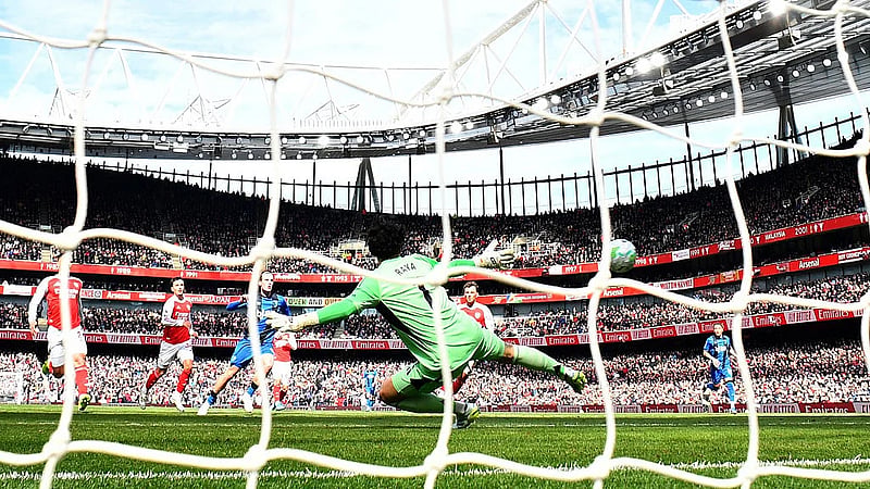 Stuttering Arsenal given title jolt, Liverpool end losing run
