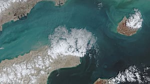 Some tankers cross Strait of Hormuz before shots fired, ship-tracking data shows
