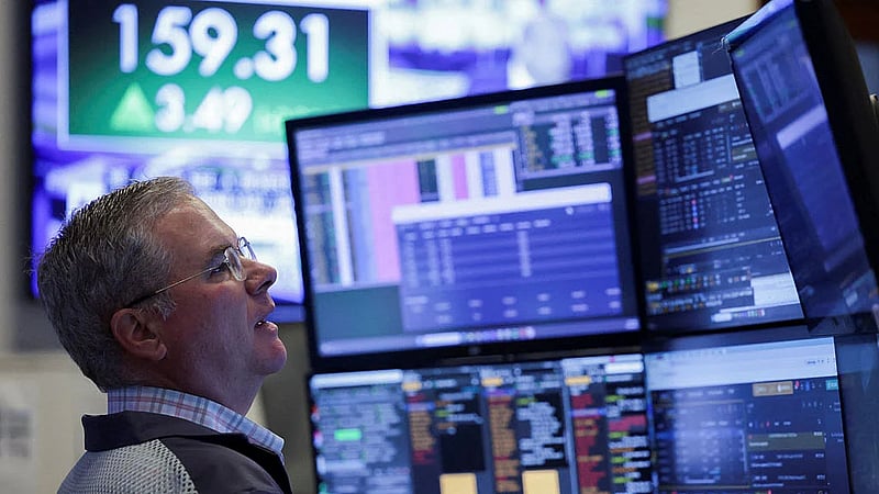 Tech boosts US stocks to record close, oil dips on signs of Iran peace progress