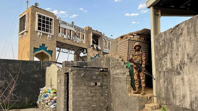US says it supports Pakistan's 'right to defend itself' against Afghan Taliban