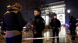 Paris police fire on a man who attacked them with a knife near Arc de Triomphe