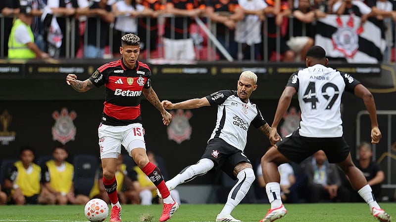 VAR delay sparks controversy as player sent off after halftime in Brazilian Super Cup