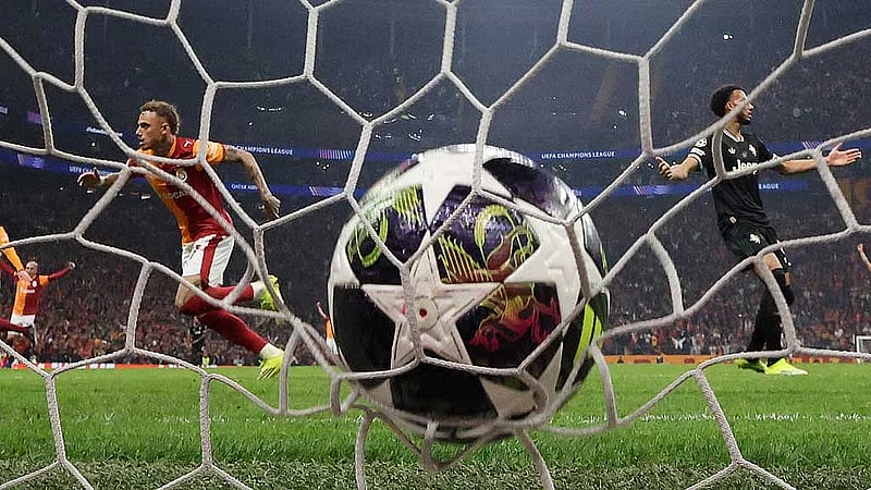 Galatasaray hammer 10-man Juventus 5-2 in Champions League playoff thriller