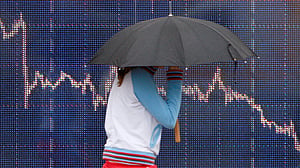 Slump in commodities rattles global markets