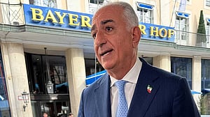 Son of Iran's last shah urges US military intervention in Iran