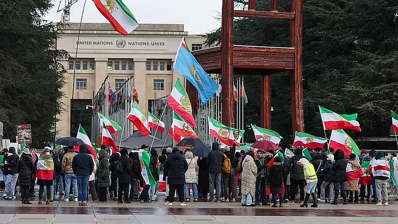 Russians in Iran can leave via Turkmenistan, Russian embassy says
