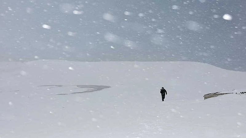 Soldiers, snow plows in Japan battle deadly winter storms