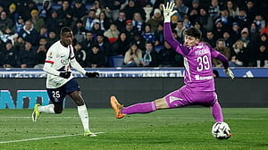 PSG score late winner as they go back to top of Ligue 1