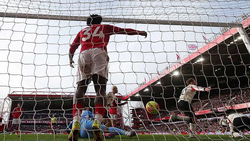 Lacklustre Liverpool snatch late win at Forest