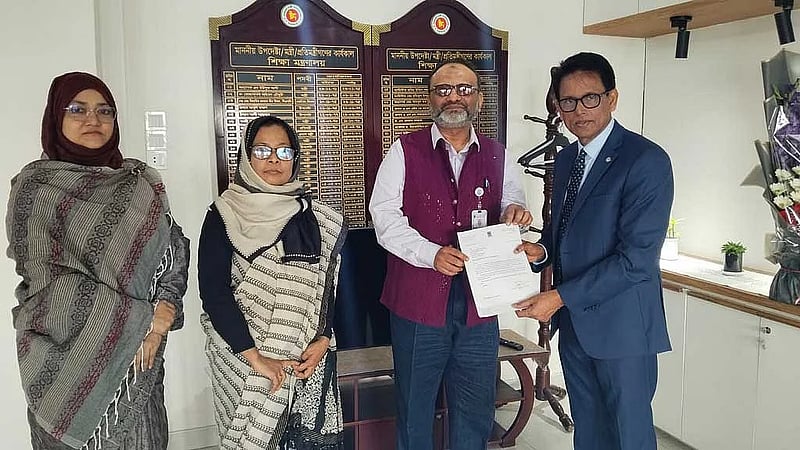 Prof Niaz Ahmed Khan steps down as Dhaka University VC