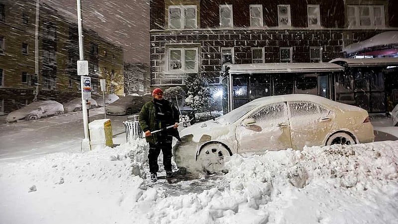 Blizzard slams US Northeast, closing roads and canceling flights
