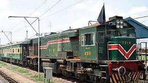 Bangladesh eyes purchase of rail coaches, wagons from Pakistan: report