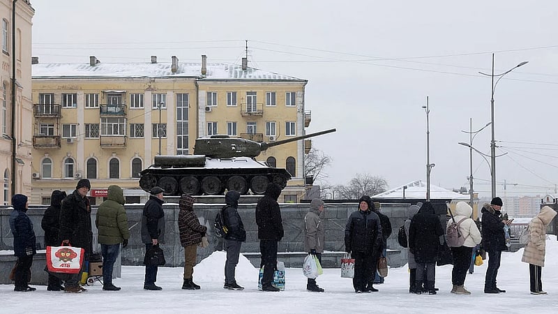 Ukraine talks set for next week as cold sweeps country