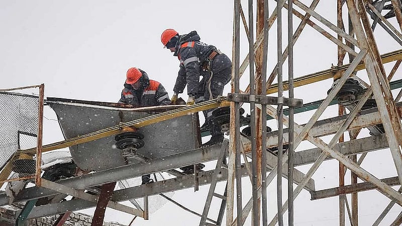 Power drought tips Ukraine's economy into worst crisis since war's first year