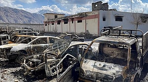 Pakistani security forces hunt militants behind weekend attacks