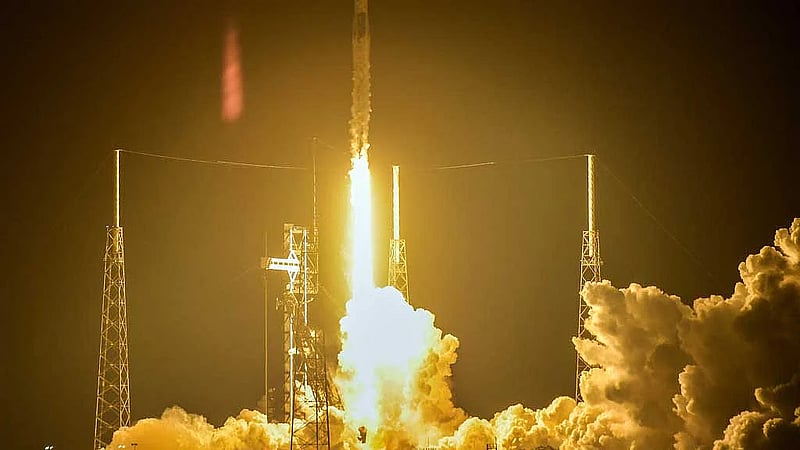 Congress to weigh extending space station life, NASA moon base