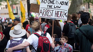 Australia urges calm after violent clashes in Sydney during Israeli president's visit