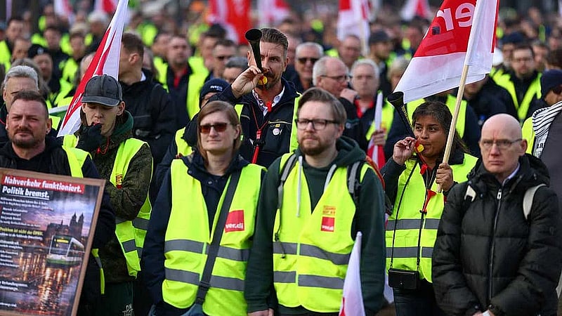 Buses, trams and trains grind to a halt across Germany at start of 2-day strike