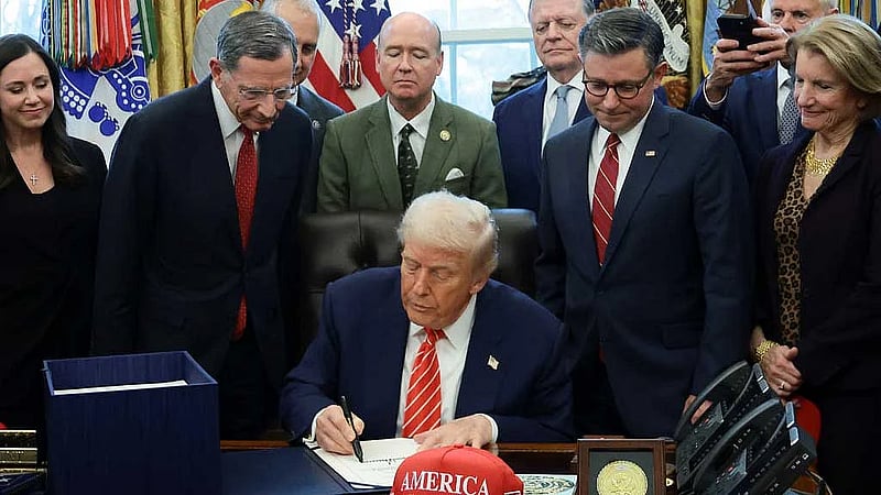 Trump signs spending bill that ends four-day government shutdown