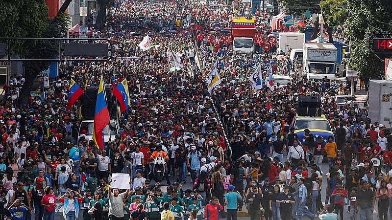 Distrust, desertions, and dwindling bonuses undermine Socialist Party’s grip on Venezuela