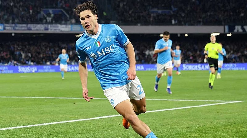 Napoli edge Fiorentina as injuries problems mount